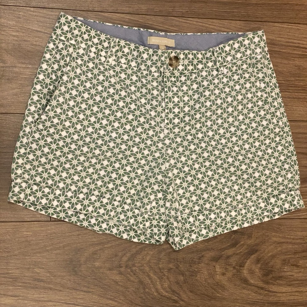 Banana Republic Shorts Women's Size 4 Chino Casual Cotton Cuffed Green Patterned